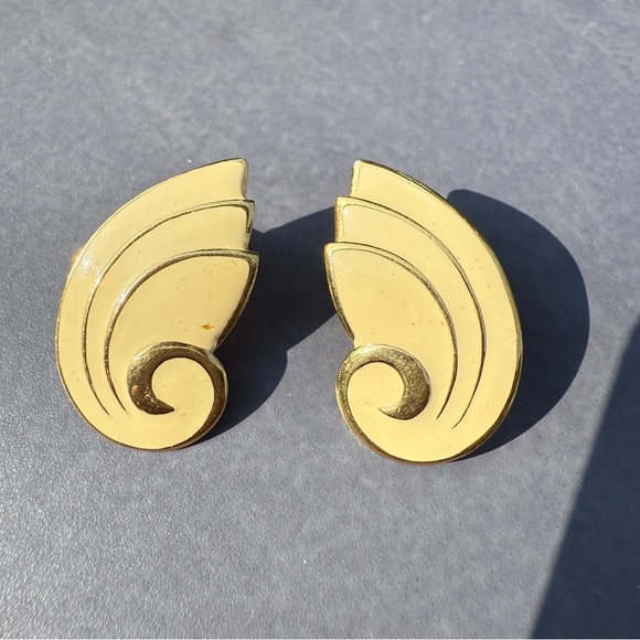 Vintage Napier Cream Earrings in Swirl Design with Clip On Screwbacks - Picture 9 of 10